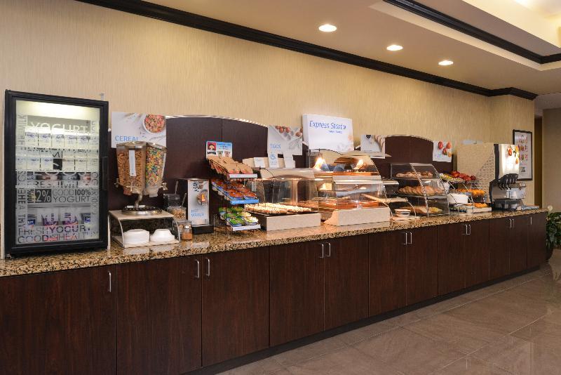 Holiday Inn Express & Suites Fairmont By Ihg Exterior foto