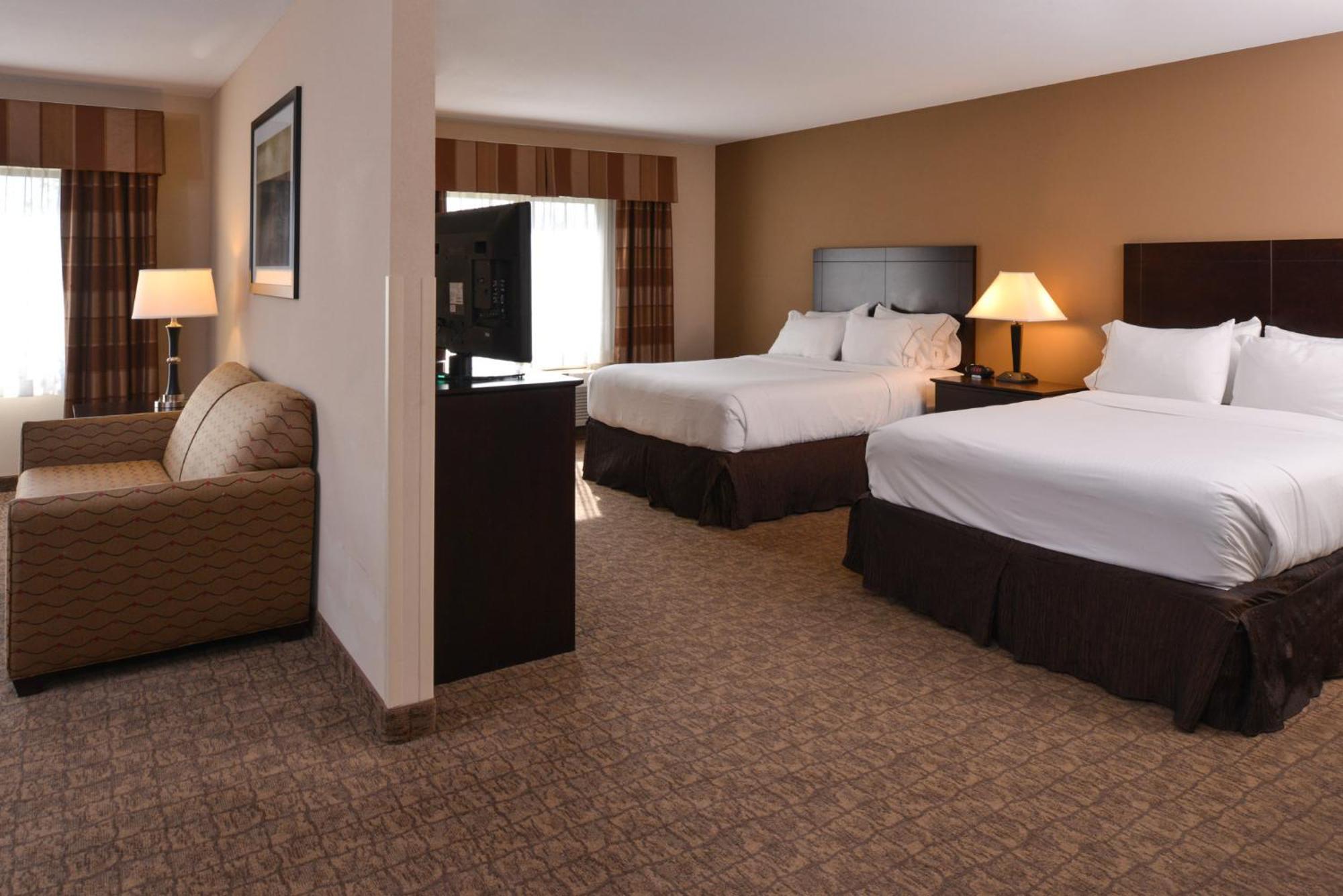 Holiday Inn Express & Suites Fairmont By Ihg Exterior foto