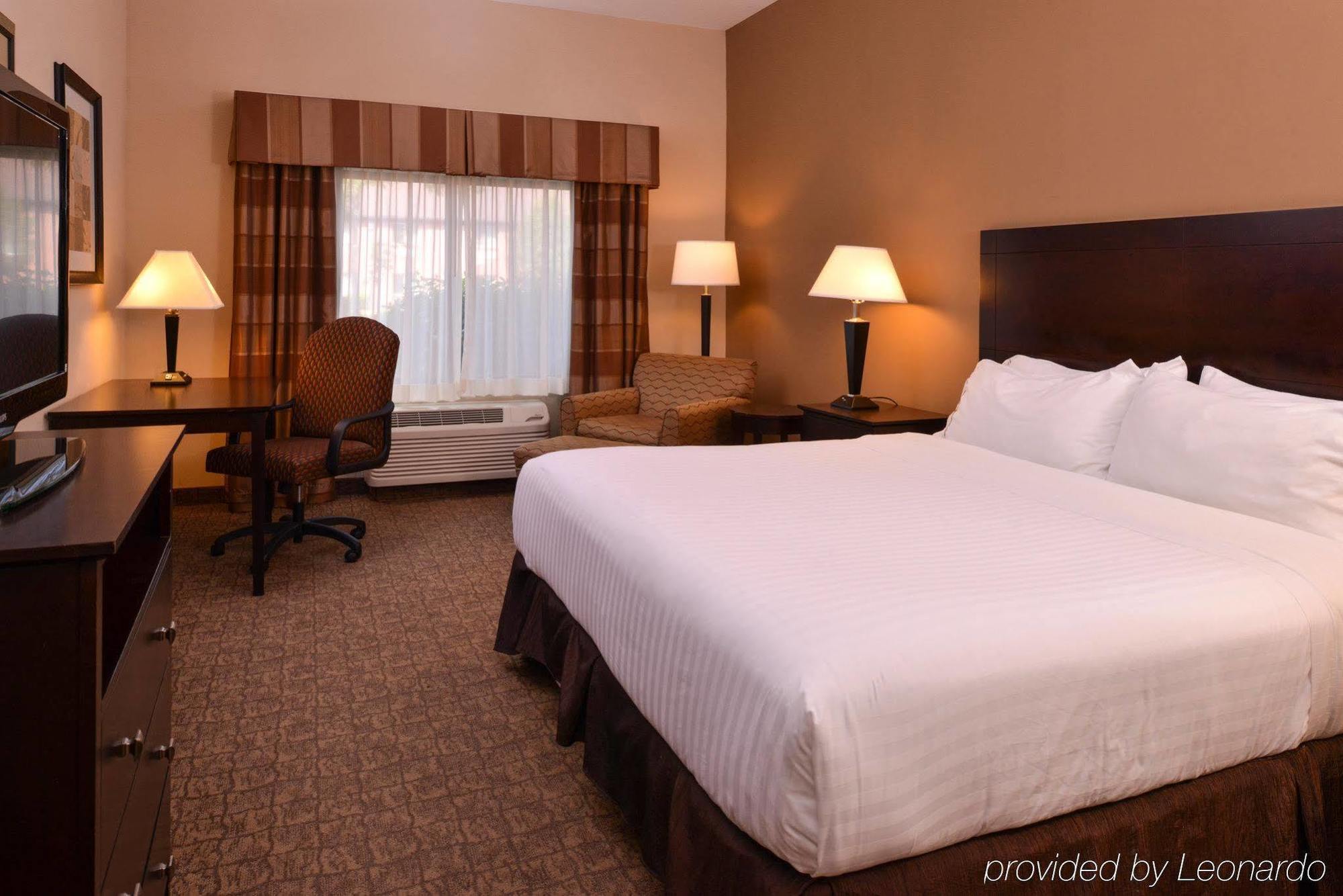 Holiday Inn Express & Suites Fairmont, An Ihg Hotel Exterior foto
